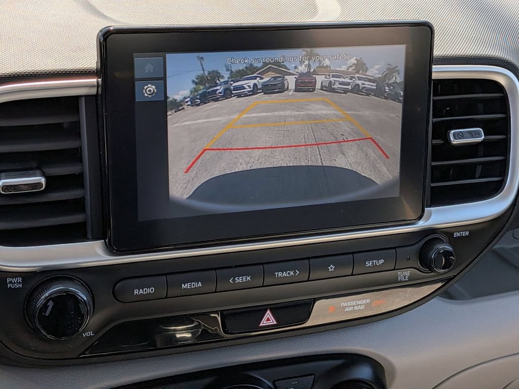 Used 2025 Hyundai Venue SEL FWD image 17