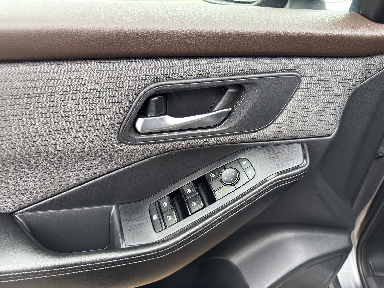 Used 2021 Nissan Rogue SV AWD/4WD image 15