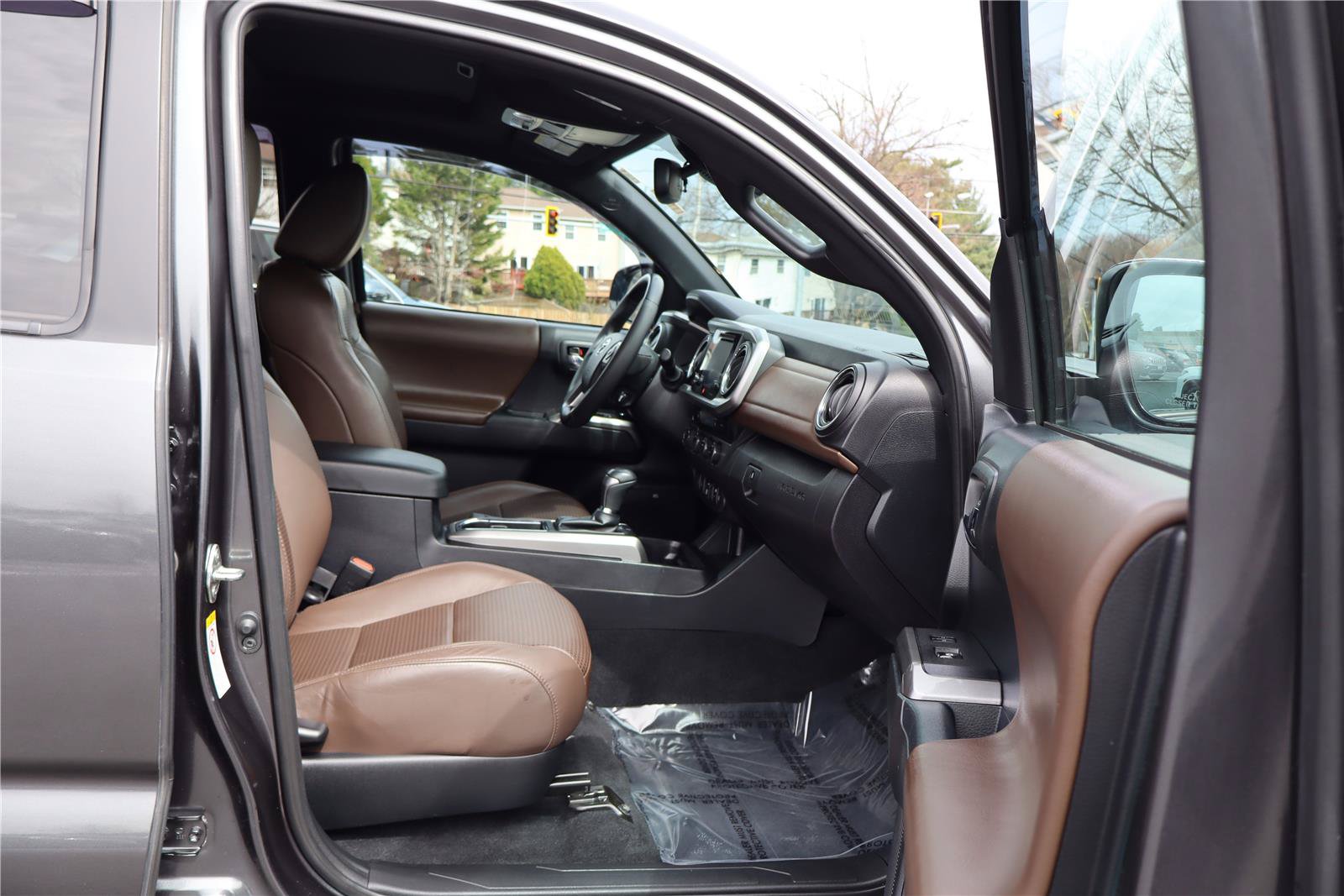 Used 2018 Toyota Tacoma Limited AWD/4WD image 27
