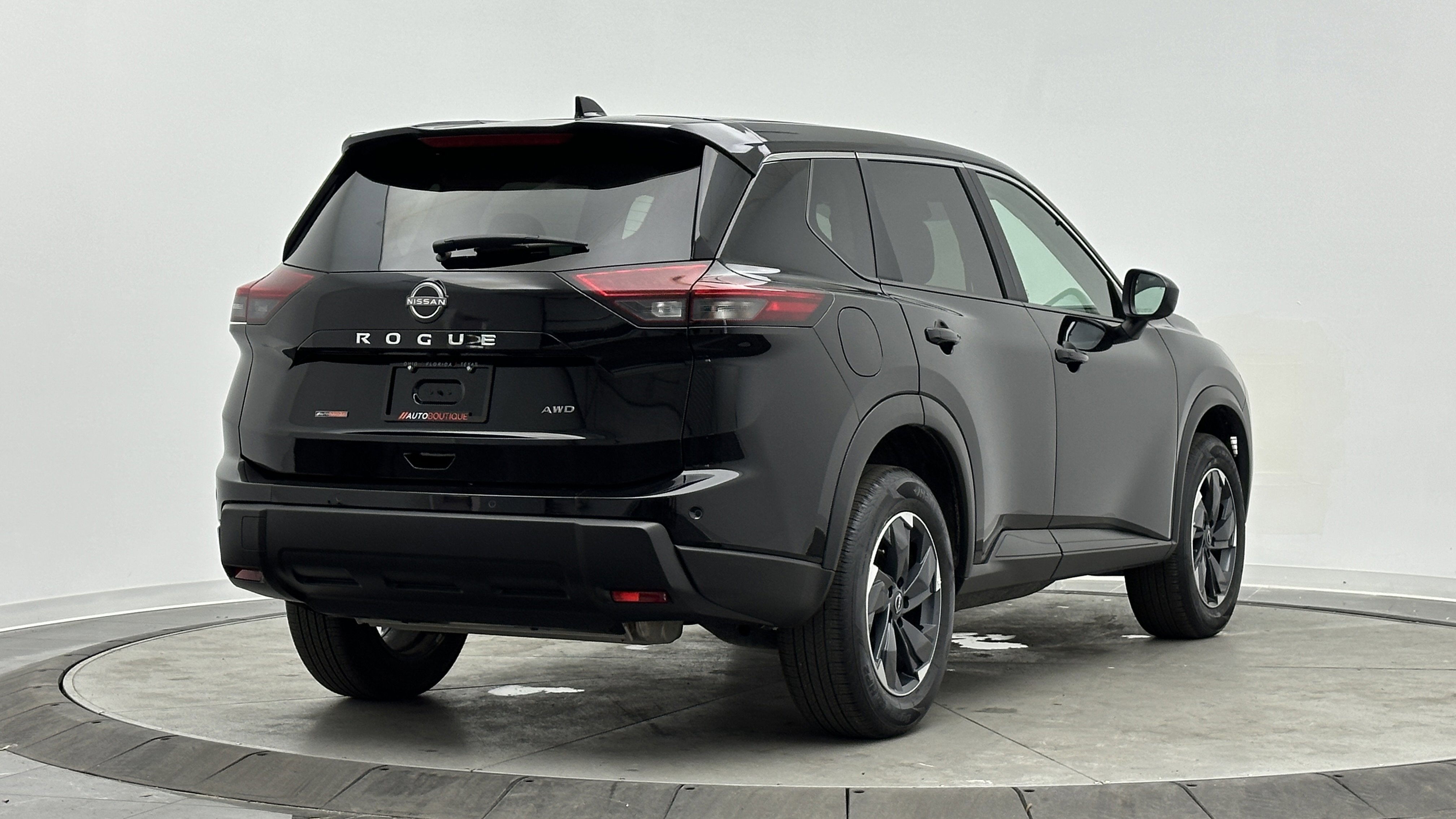 Used 2025 Nissan Rogue SV image 4