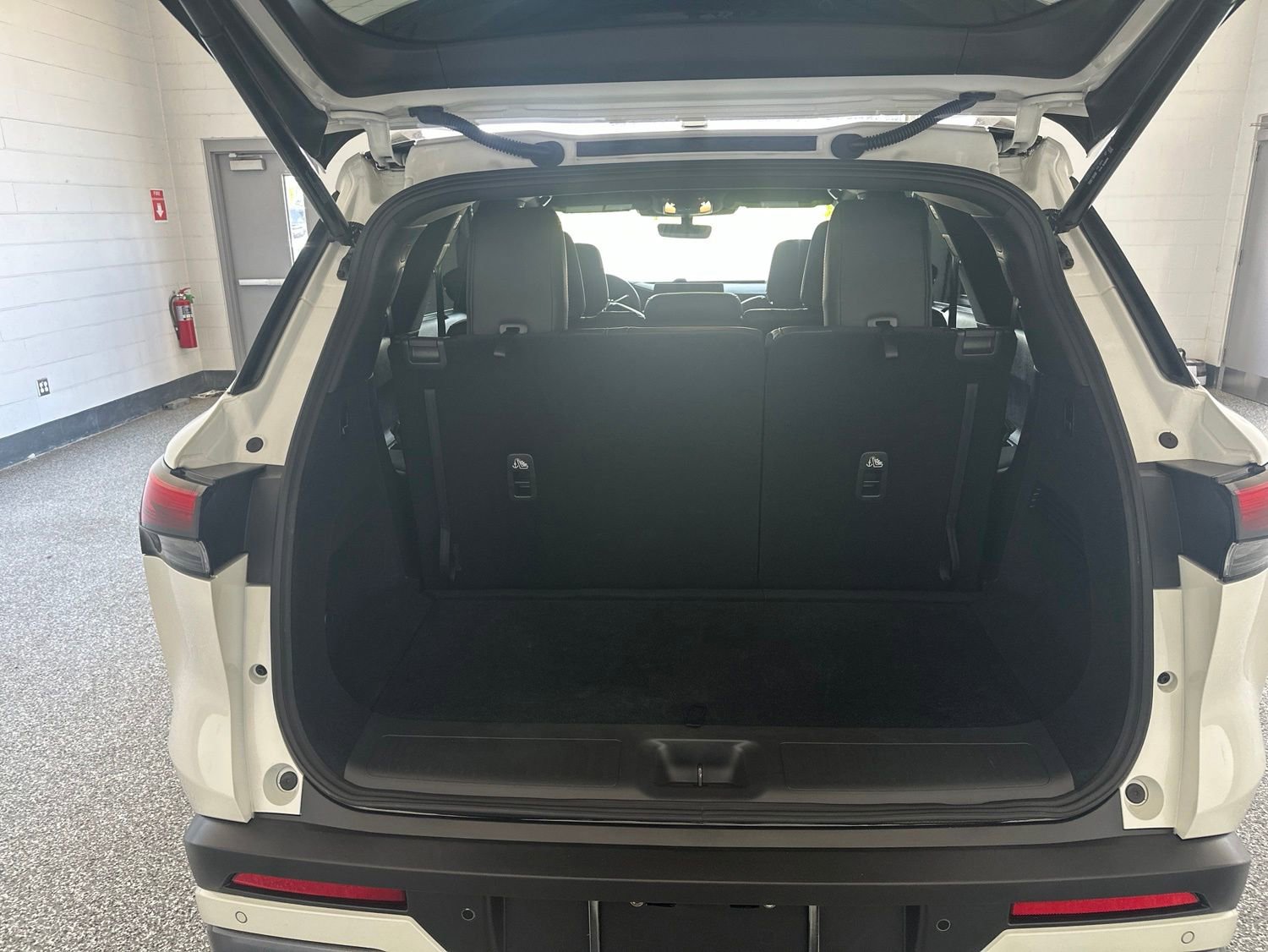 Certified 2025 INFINITI QX60 Luxe w/ Black Edition FWD image 12