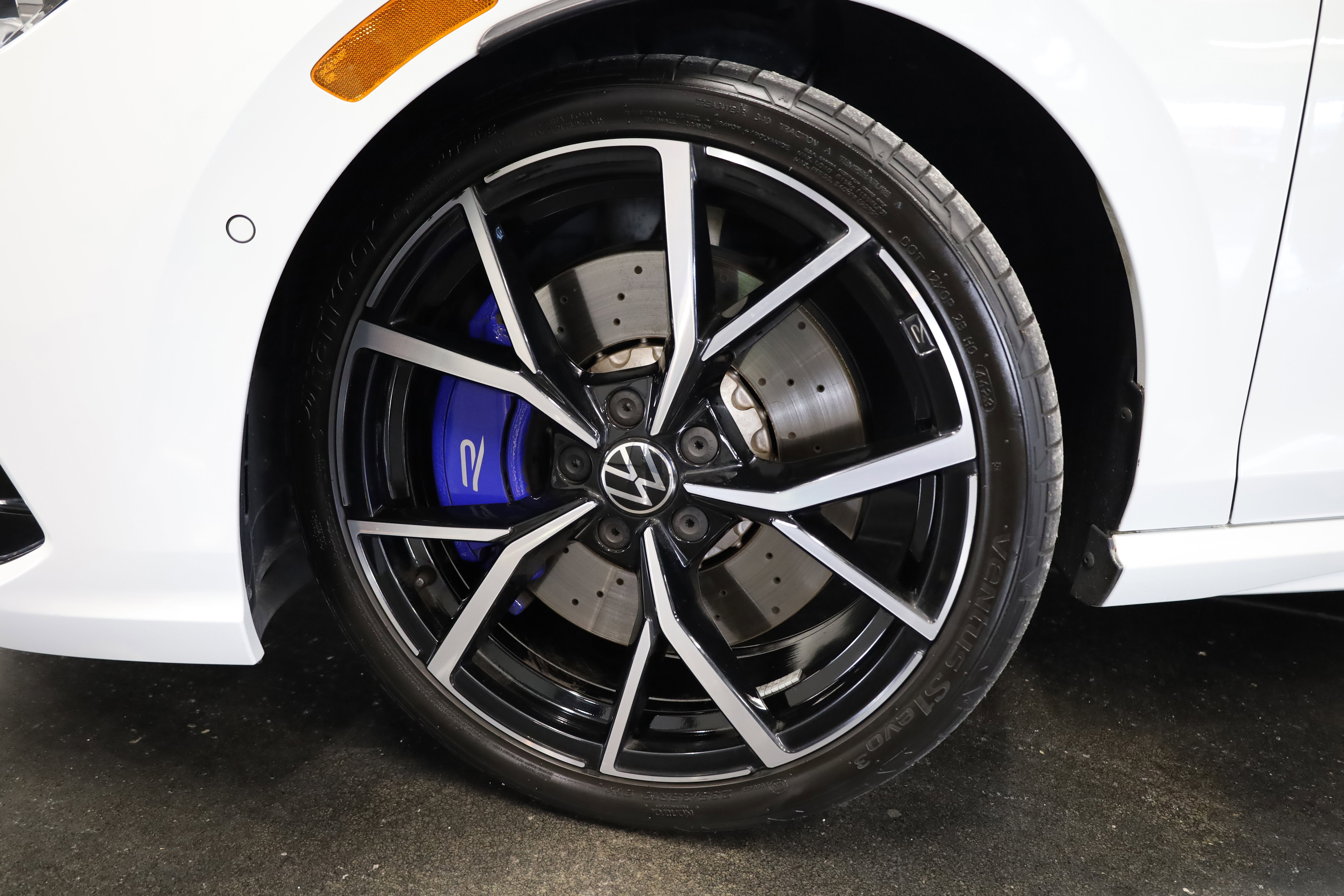 Used 2024 Volkswagen Golf R image 6