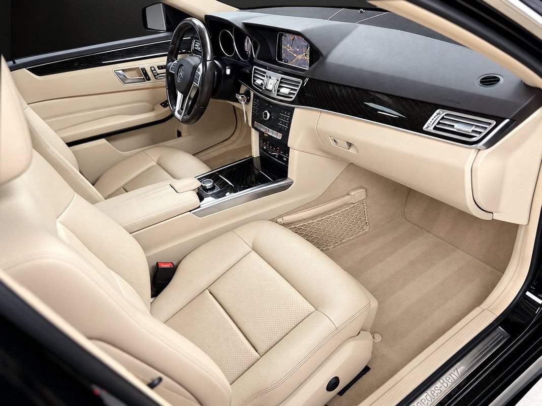 Used 2016 Mercedes-Benz E 350 4MATIC Sedan w/ Premium Package image 22