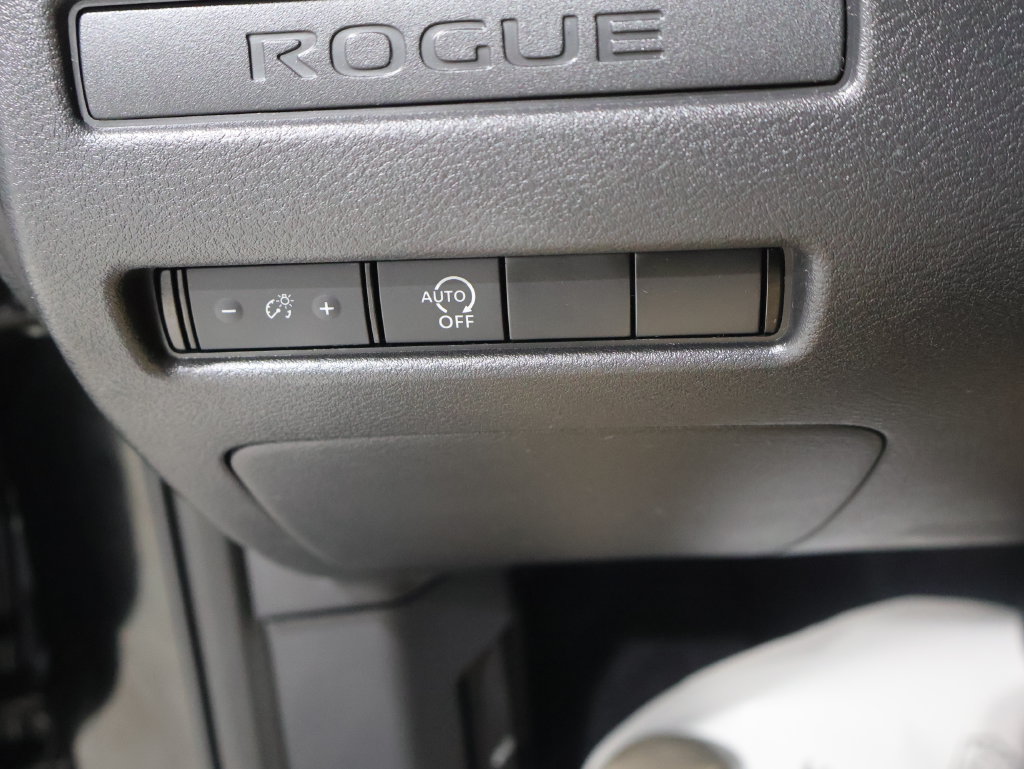 Used 2023 Nissan Rogue S AWD/4WD image 32