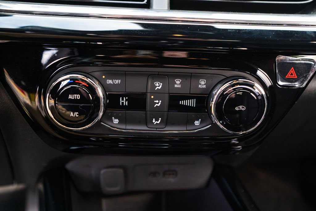 Used 2025 Chevrolet Trax RS w/ Driver Confidence Package image 20