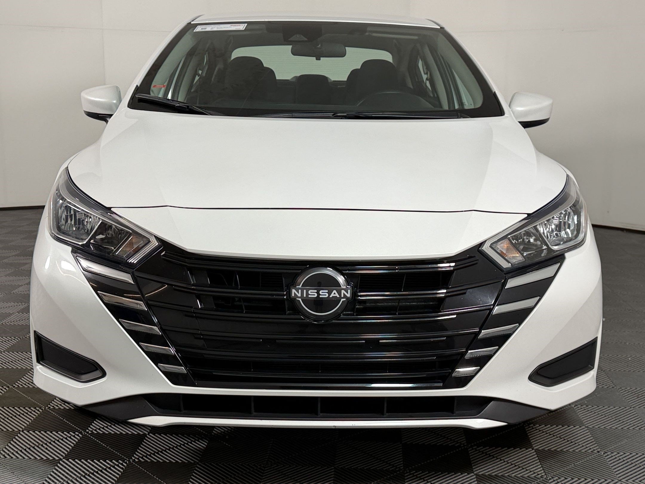 Used 2024 Nissan Versa SV FWD image 5