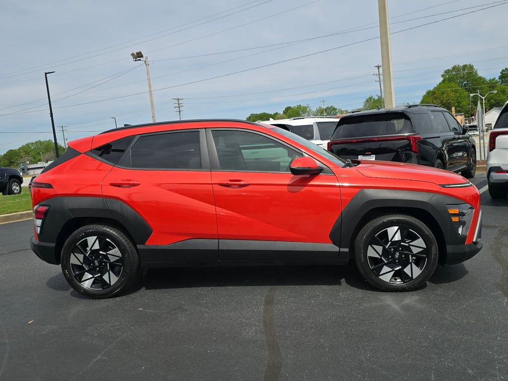 Used 2024 Hyundai Kona SEL image 2