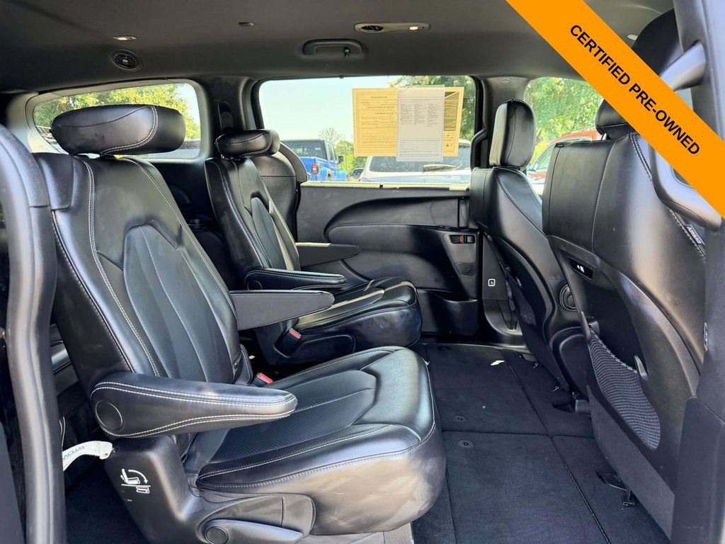 Certified 2025 Chrysler Pacifica Select FWD image 10