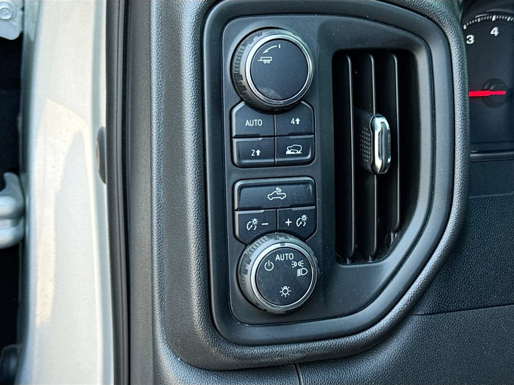 Used 2020 Chevrolet Silverado 1500 Custom w/ Custom Value Package AWD/4WD image 12