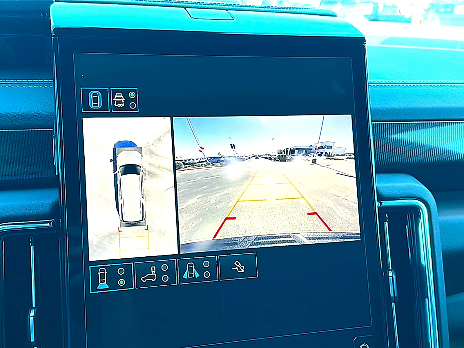 Used 2025 GMC Yukon XL Elevation image 34