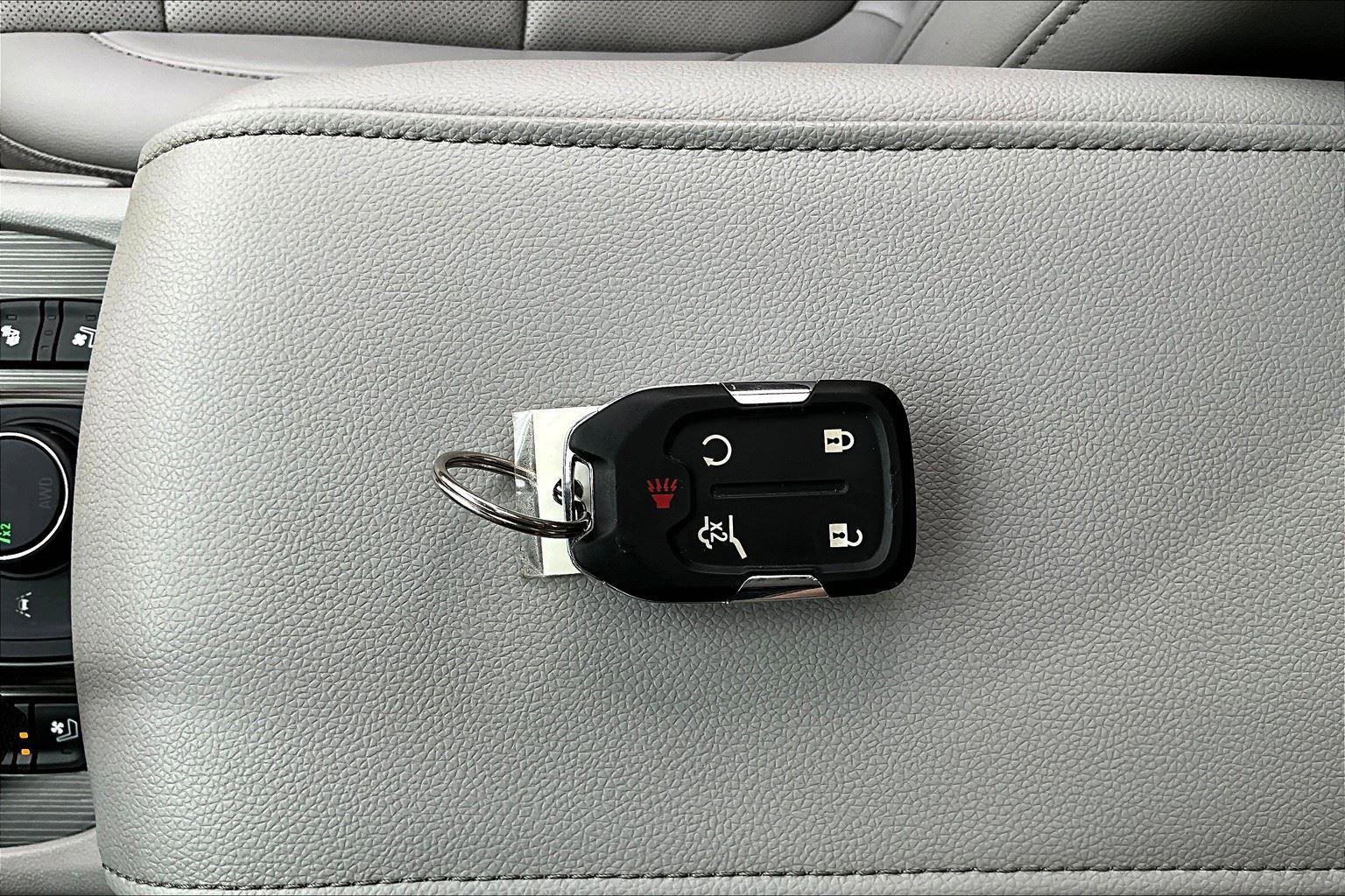 Used 2022 GMC Acadia SLT w/ Technology Package image 12