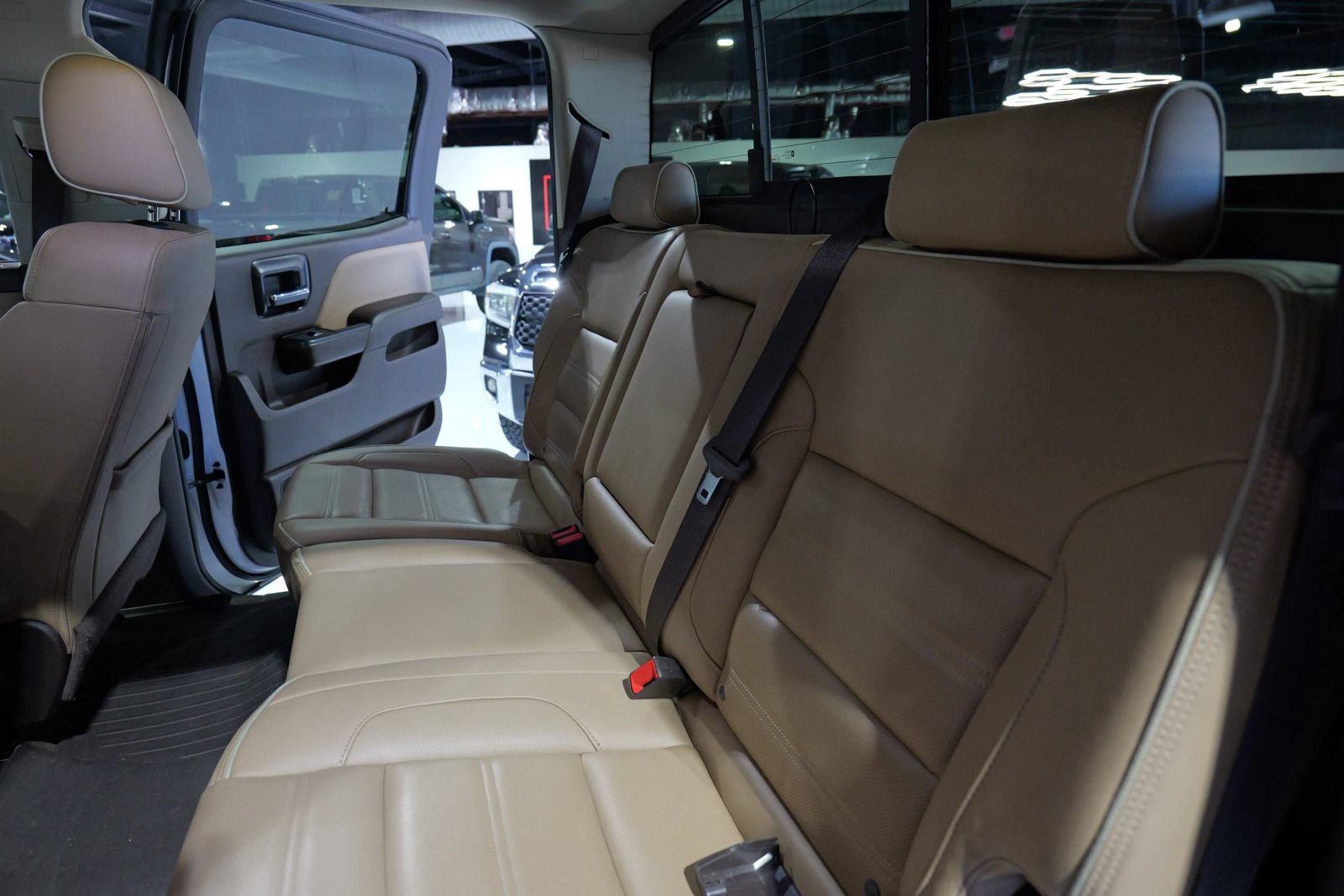 Used 2018 GMC Sierra 2500 Denali w/ Duramax Plus Package AWD/4WD image 17