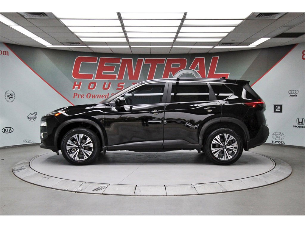 Used 2023 Nissan Rogue SV image 3