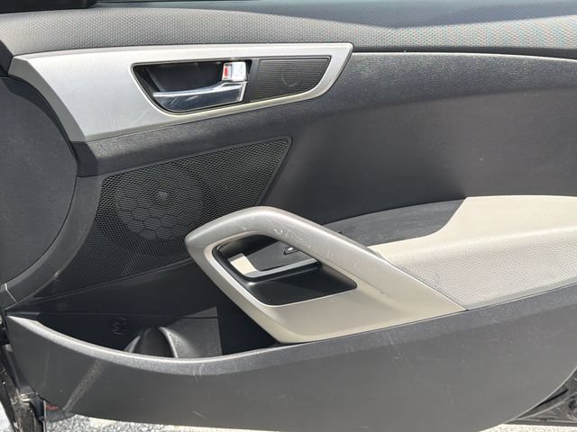 Used 2013 Hyundai Veloster FWD image 14