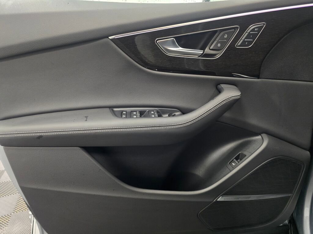 Certified 2025 Audi Q8 Premium Plus w/ Premium Plus Package image 33