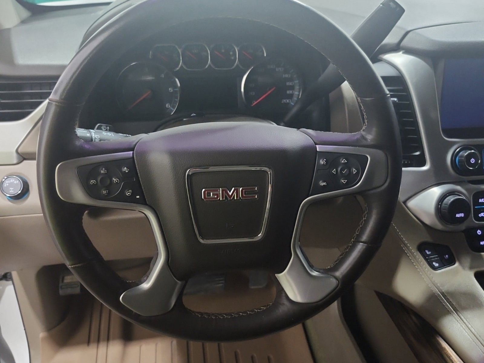 Used 2018 GMC Yukon SLT AWD/4WD image 12