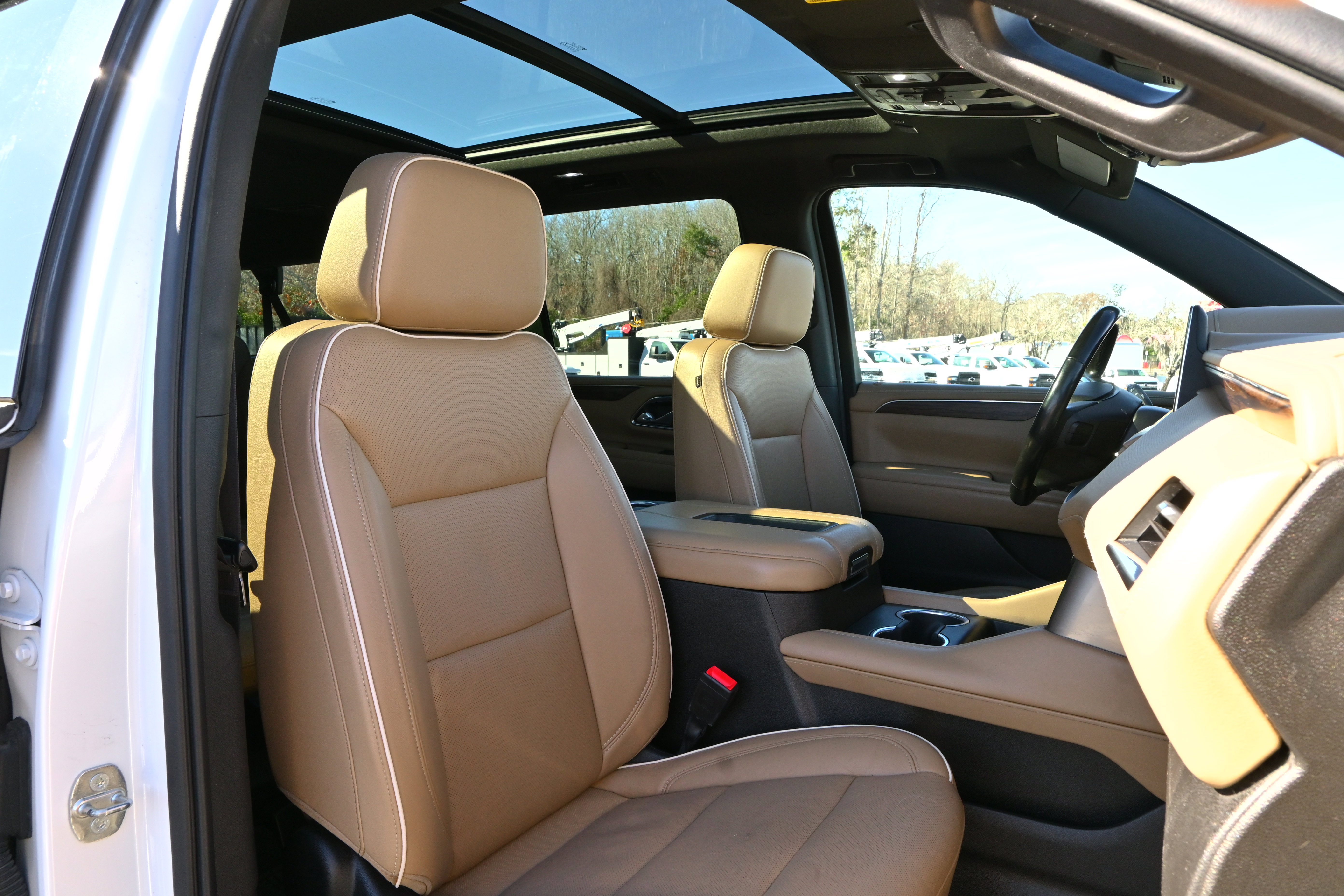 Used 2021 Chevrolet Suburban Premier w/ Premium Package image 8