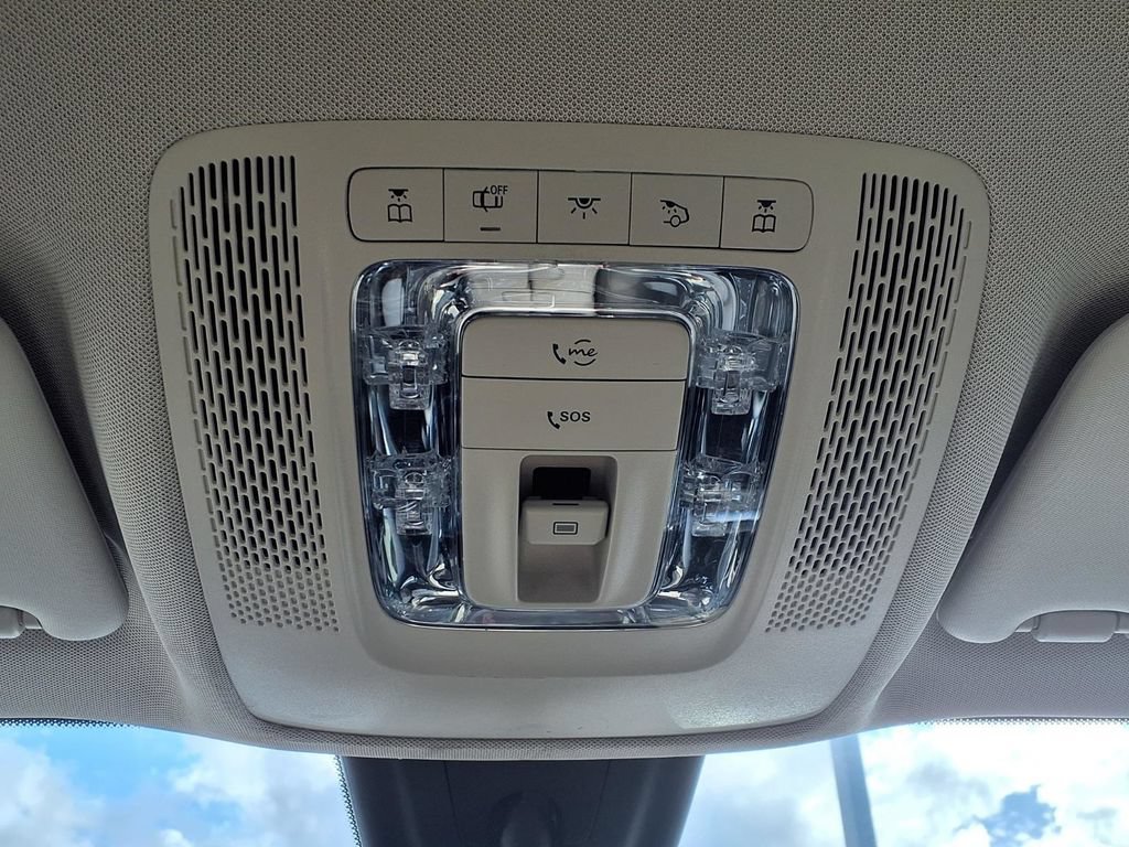 Used 2023 Mercedes-Benz GLB 250 image 7