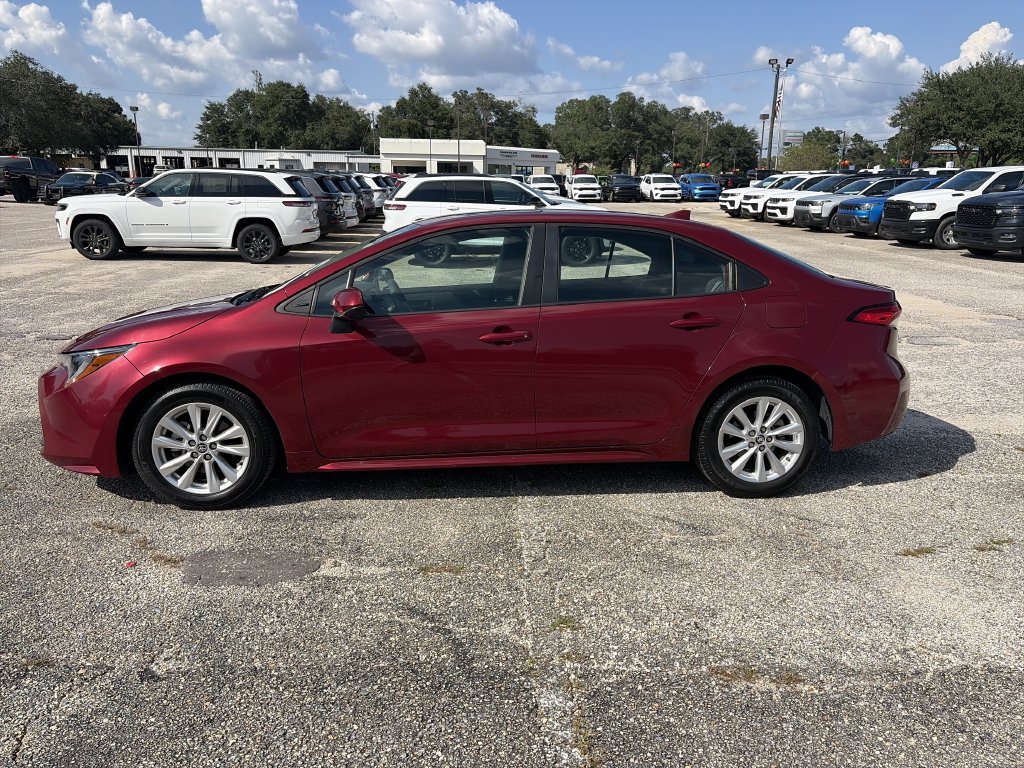 Used 2023 Toyota Corolla LE w/ LE Premium Package FWD image 3