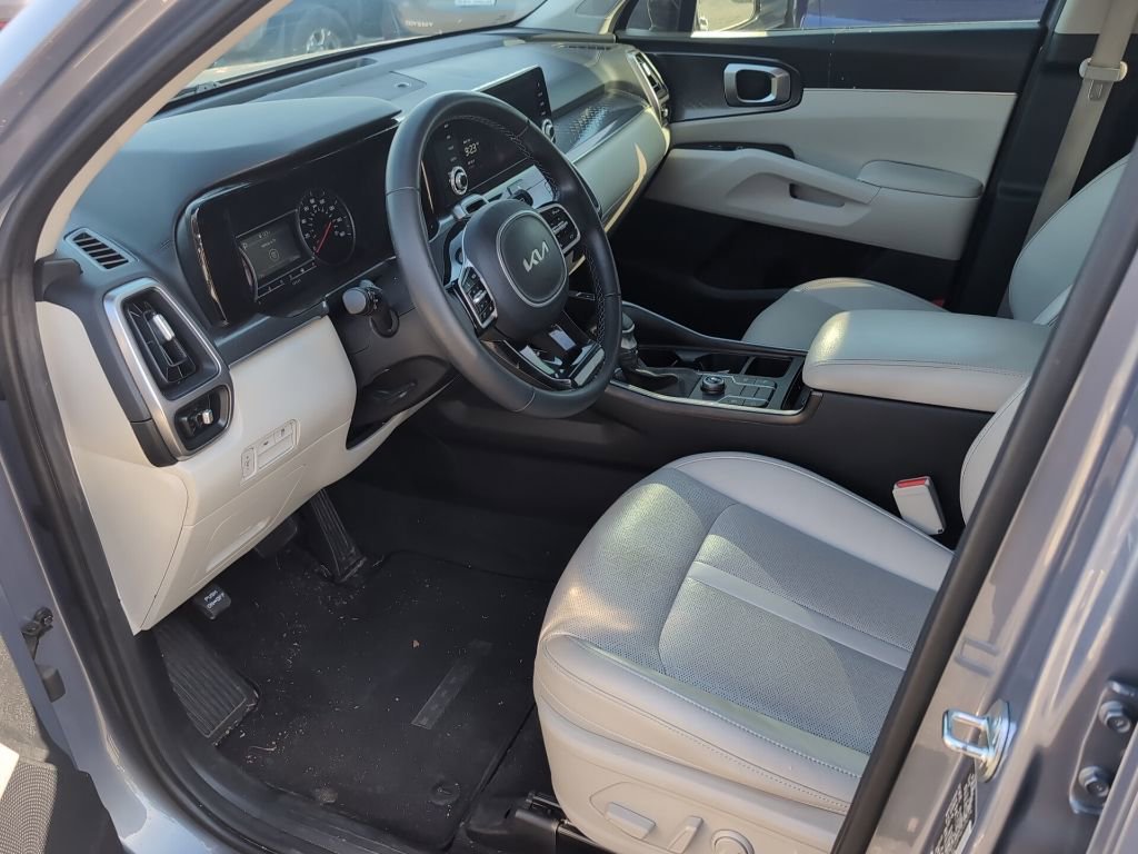 Used 2023 Kia Sorento S w/ Panoramic Sunroof Package image 13