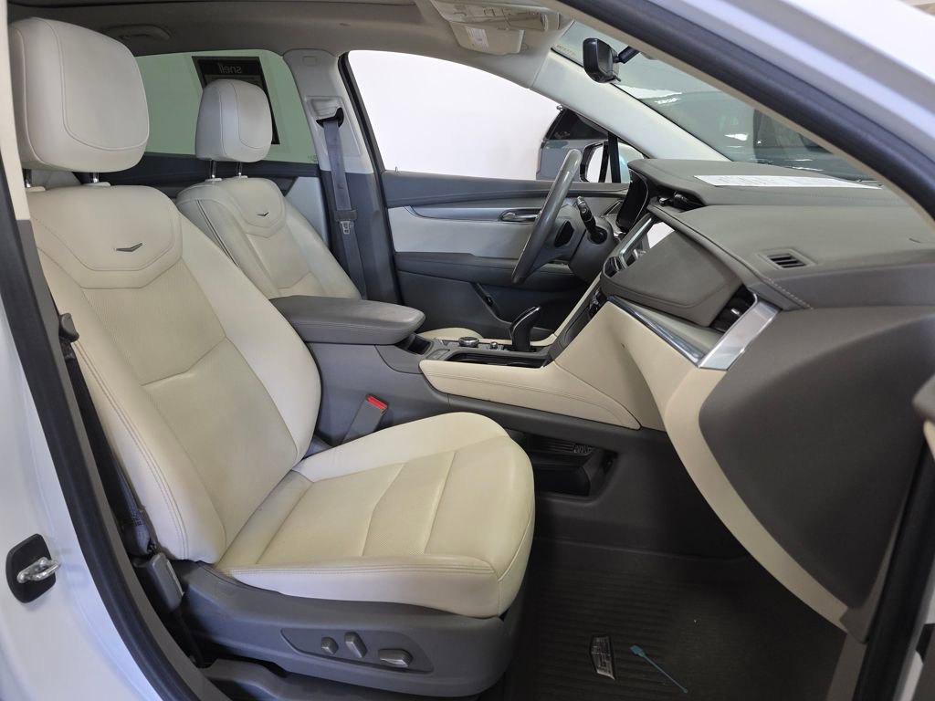 Used 2022 Cadillac XT5 Premium Luxury w/ Technology Package image 13