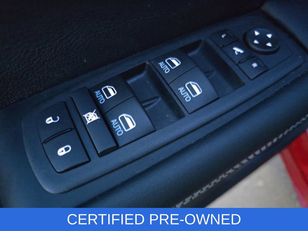 Used 2025 Chrysler Pacifica Limited image 30