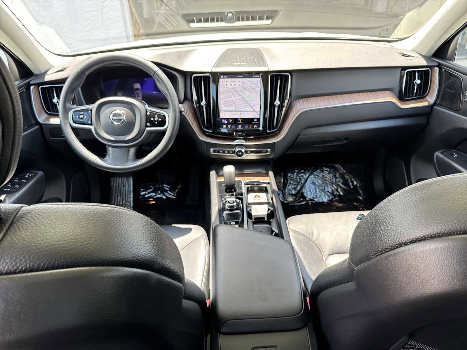 Used 2023 Volvo XC60 B5 Plus w/ Climate Package AWD/4WD image 14