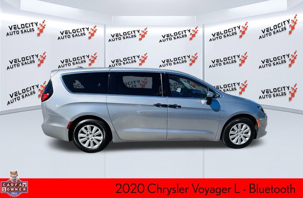 Used 2020 Chrysler Voyager L image 2