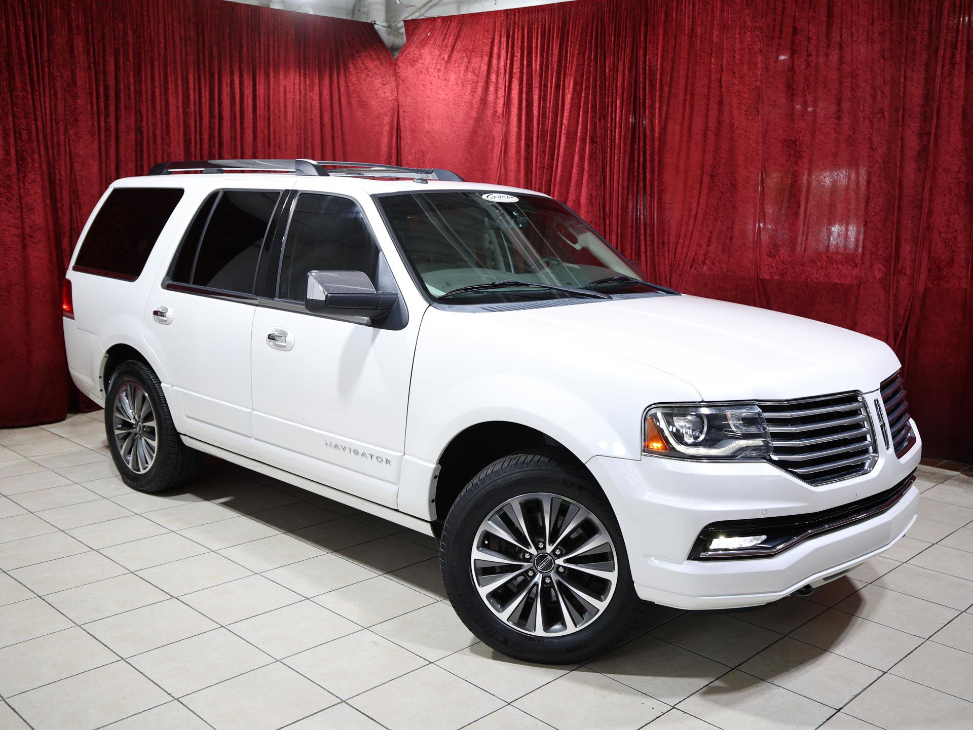 Used 2017 Lincoln Navigator Select image 2