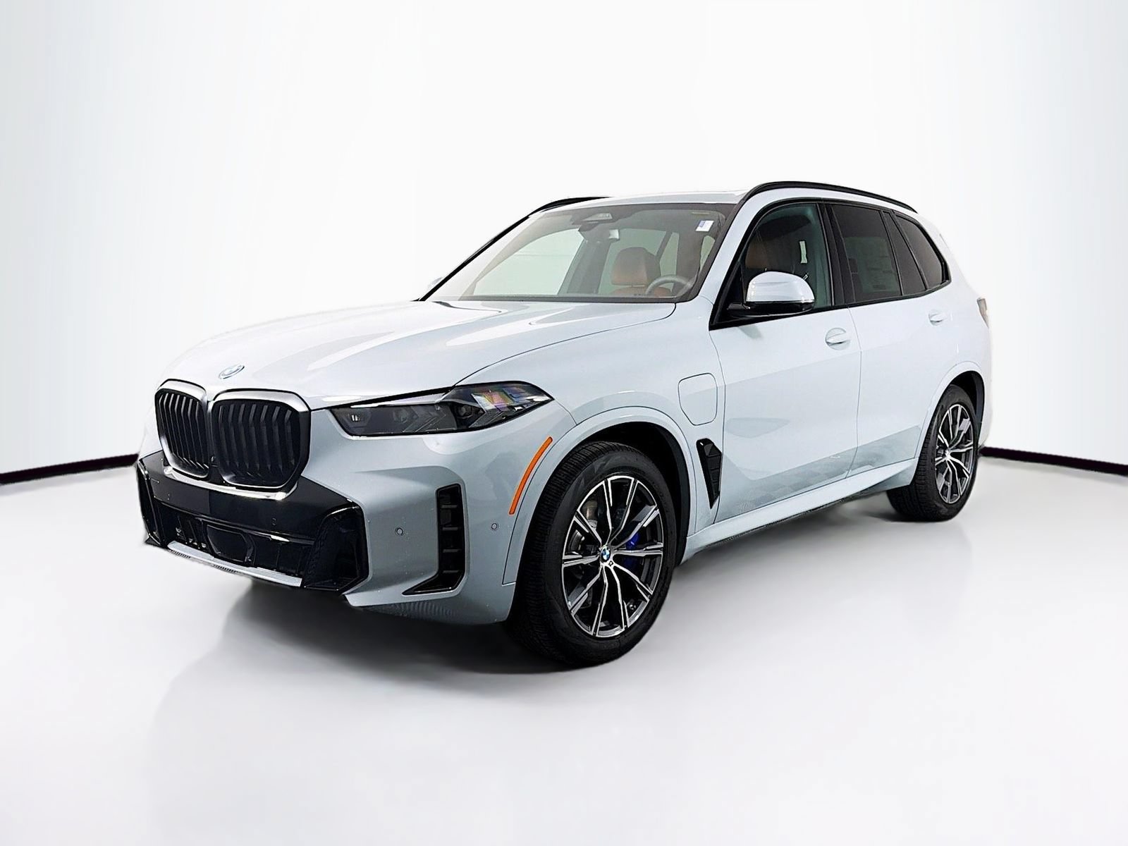 New 2026 BMW X5 xDrive50e w/ M Sport Package AWD/4WD image 3
