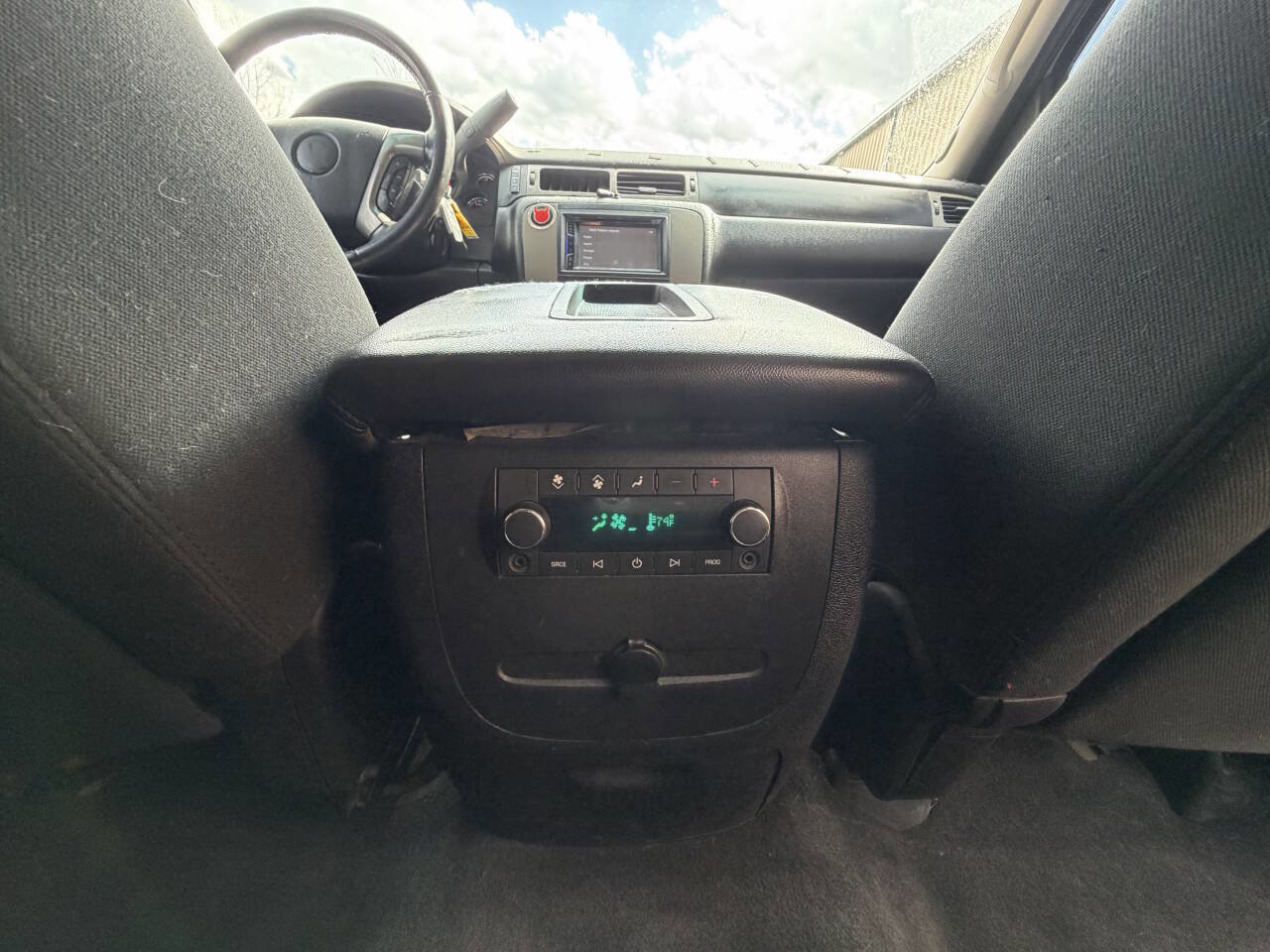 Used 2011 GMC Yukon XL SLE image 16