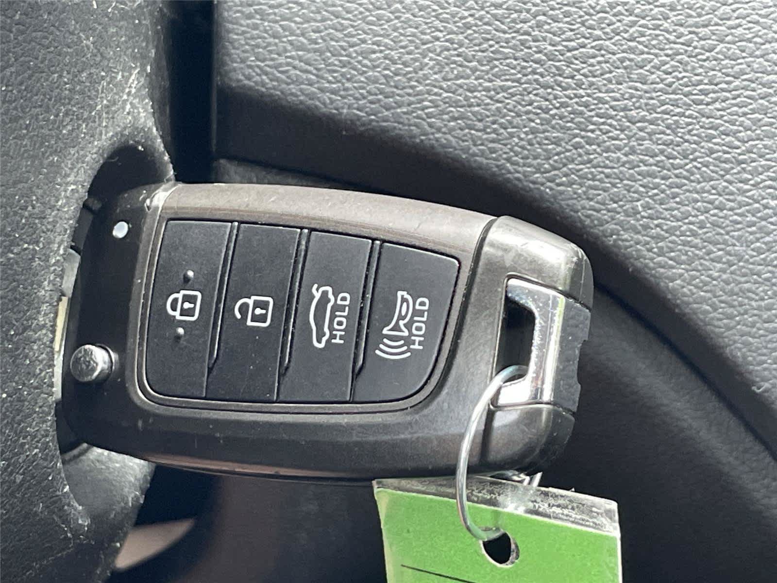 Used 2022 Hyundai Accent SE w/ Cargo Package FWD image 27