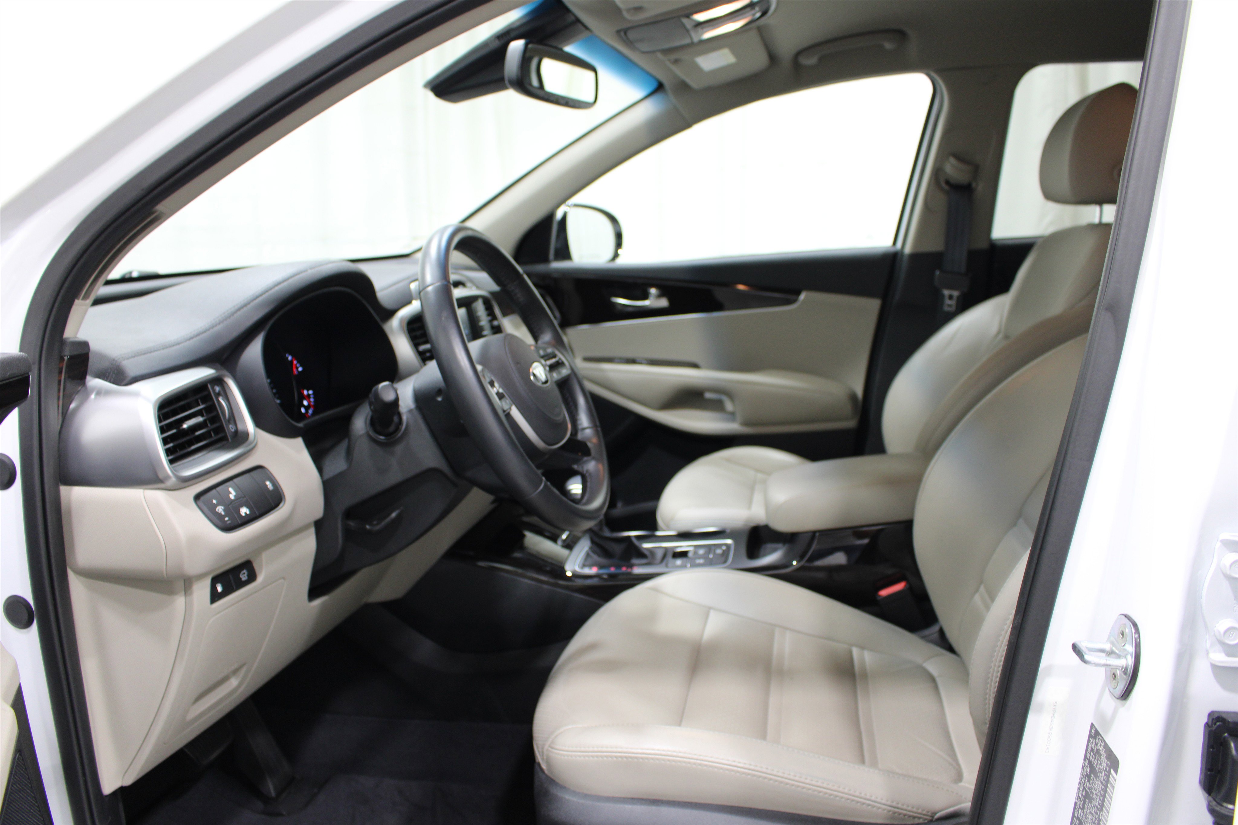 Used 2019 Kia Sorento EX image 3