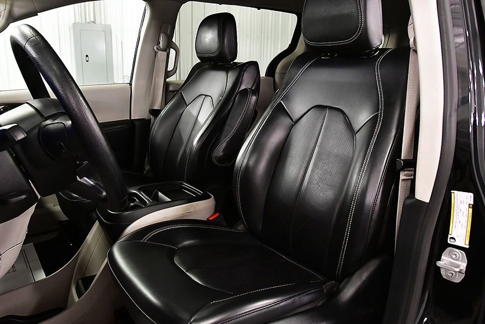 Used 2020 Chrysler Voyager Lxi FWD image 24