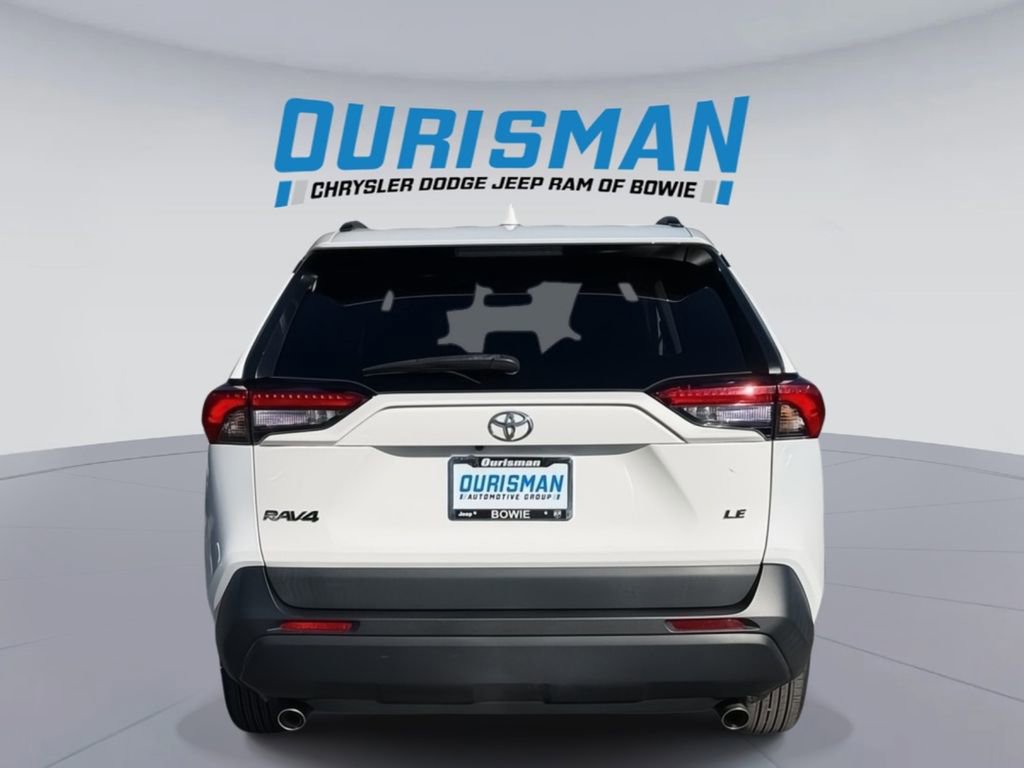 Used 2021 Toyota RAV4 LE image 5