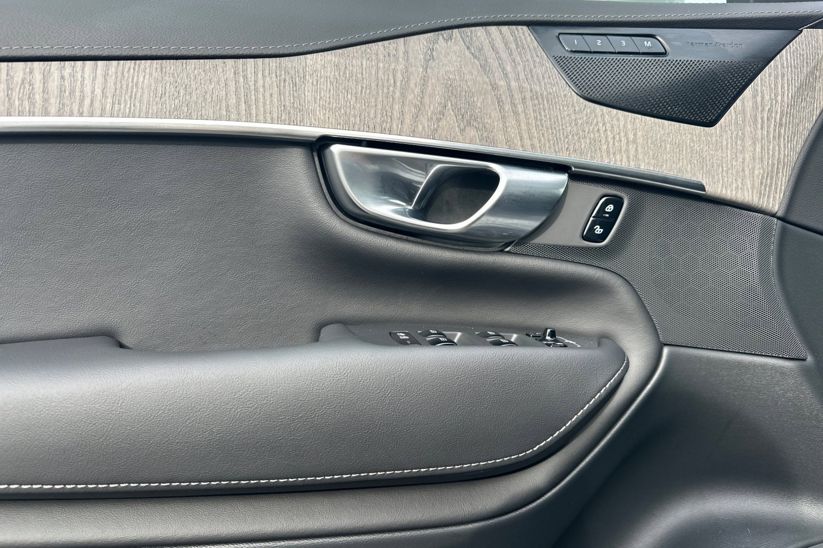 Certified 2023 Volvo XC90 T8 Ultimate image 15