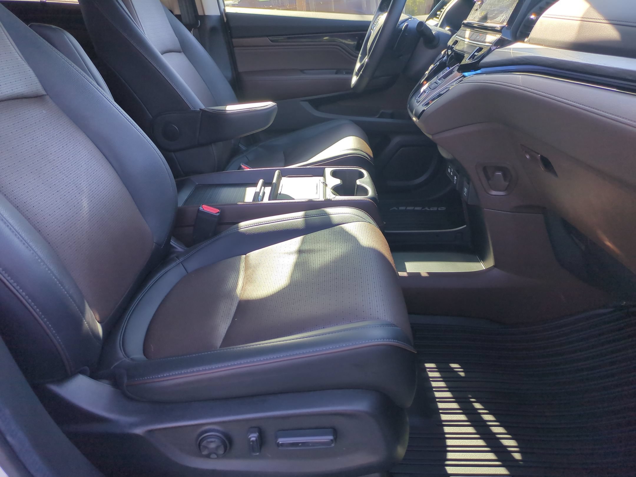 Used 2025 Honda Odyssey Elite image 35