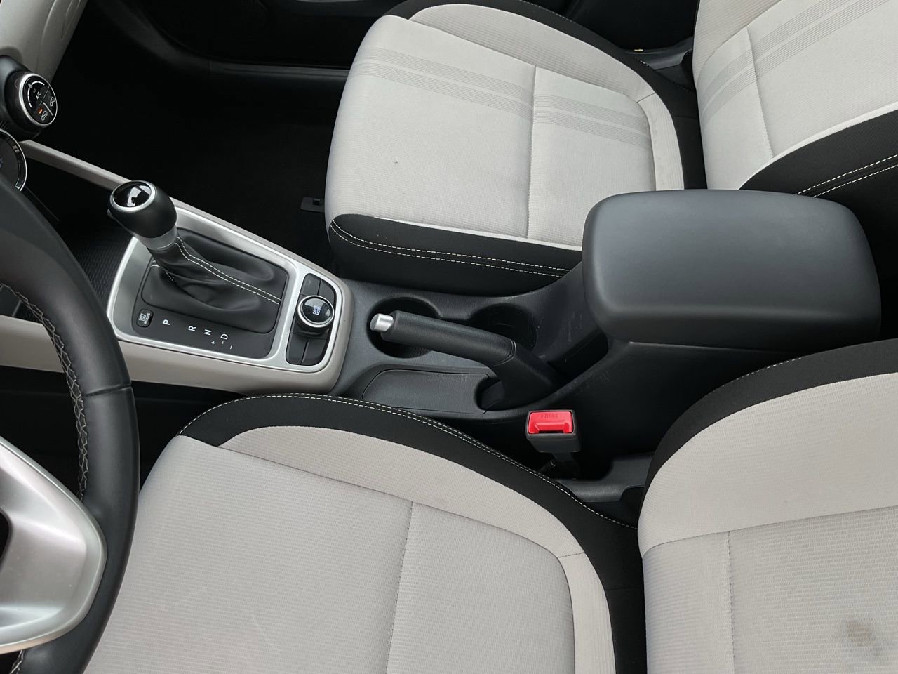 Used 2025 Hyundai Venue SEL image 34