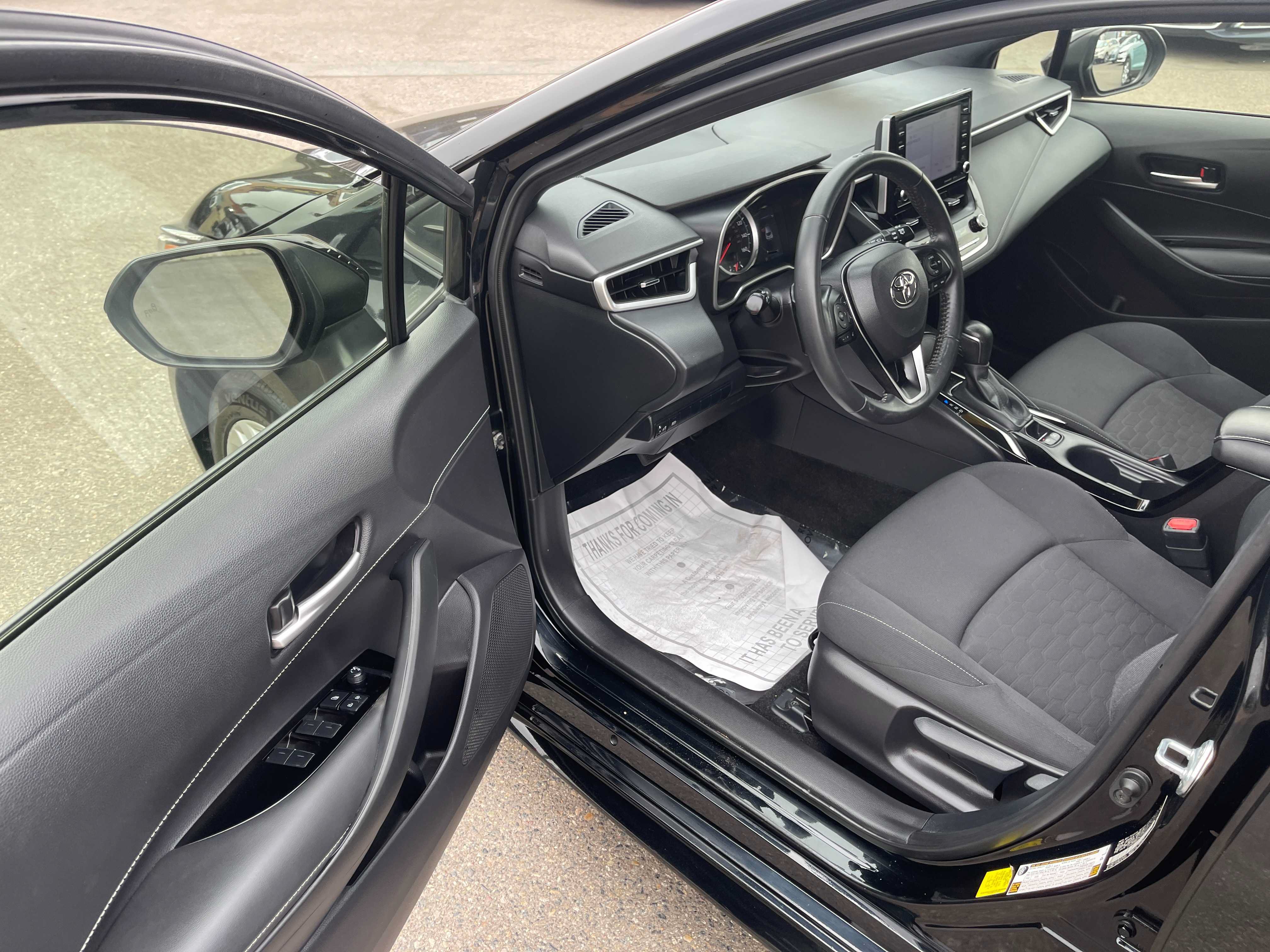 Used 2022 Toyota Corolla SE w/ SE Preferred Package FWD image 16