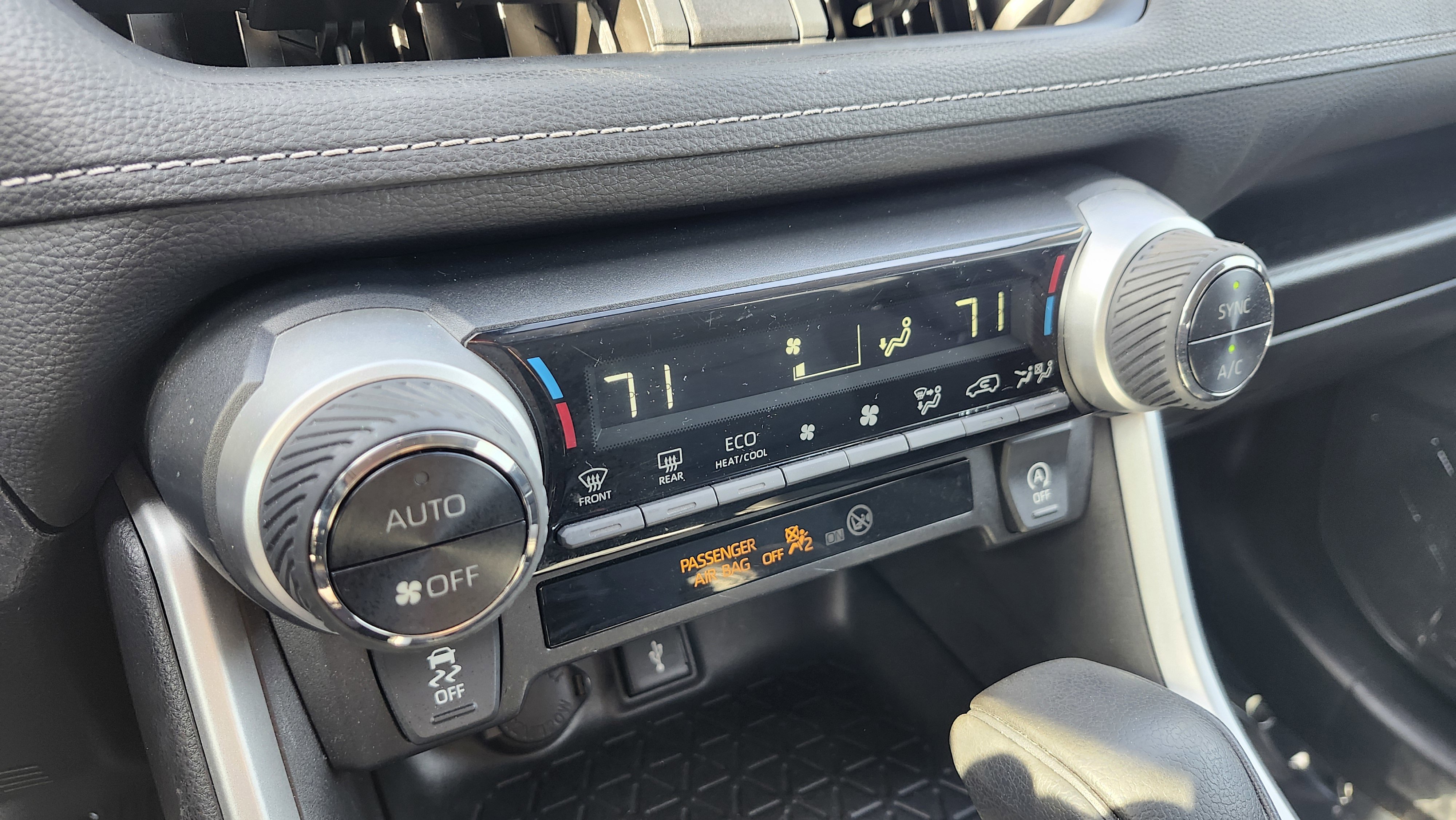 Used 2021 Toyota RAV4 XLE w/ Carpet Mat Package (TMS) image 30