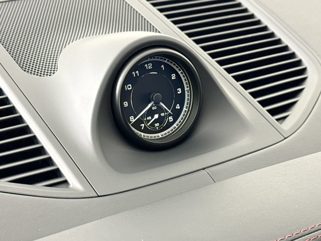 Certified 2025 Porsche Macan AWD/4WD image 17