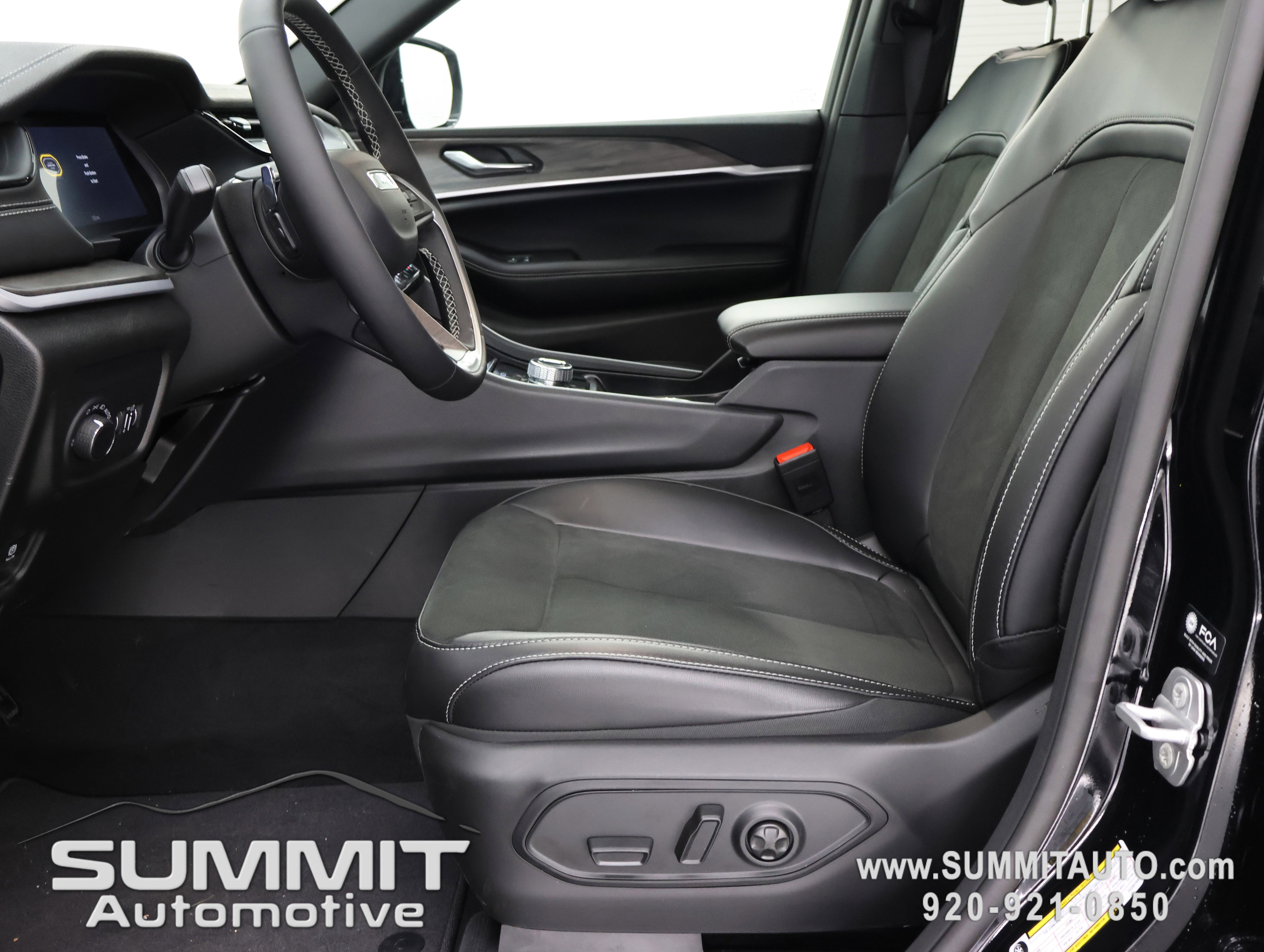 New 2026 Jeep Grand Cherokee Altitude AWD/4WD image 7