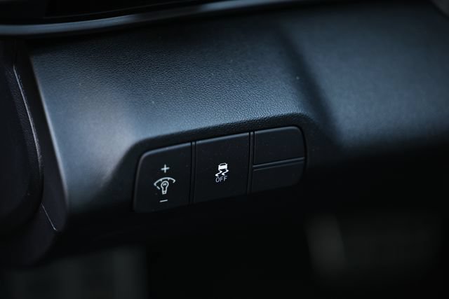 Certified 2025 Hyundai Elantra Sport FWD image 17