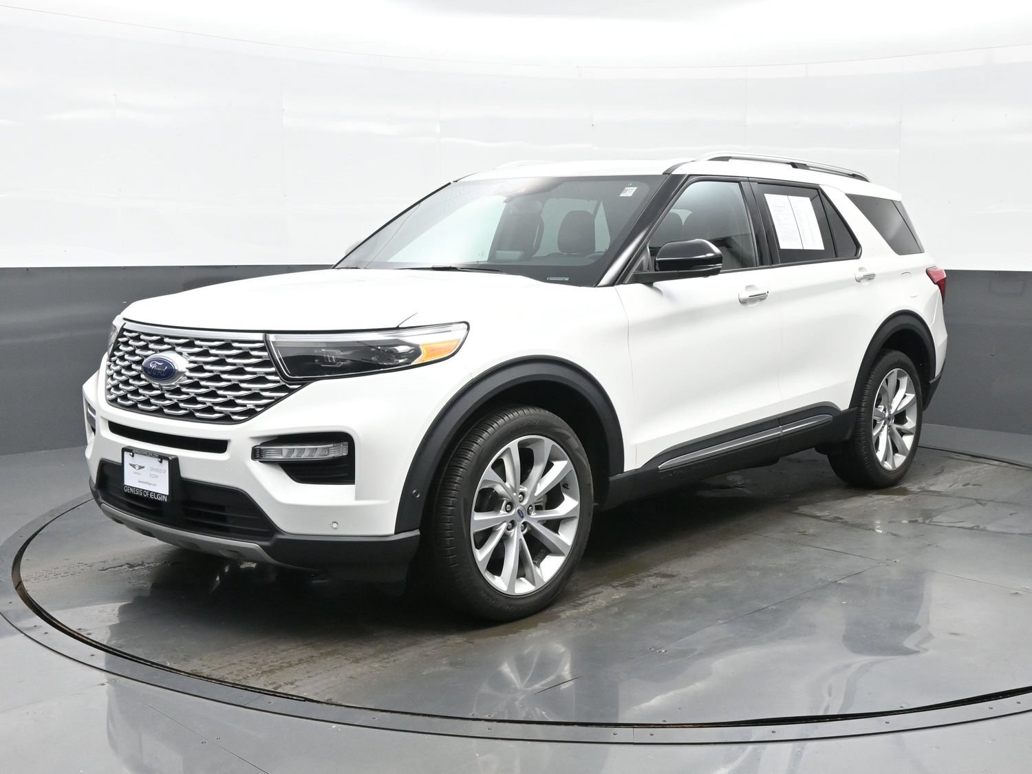 Used 2023 Ford Explorer Platinum AWD/4WD image 2