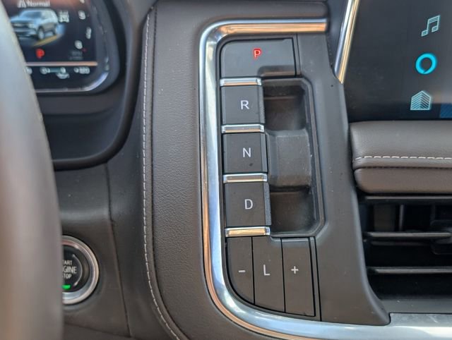 Used 2022 Chevrolet Suburban LT w/ Luxury Package image 23