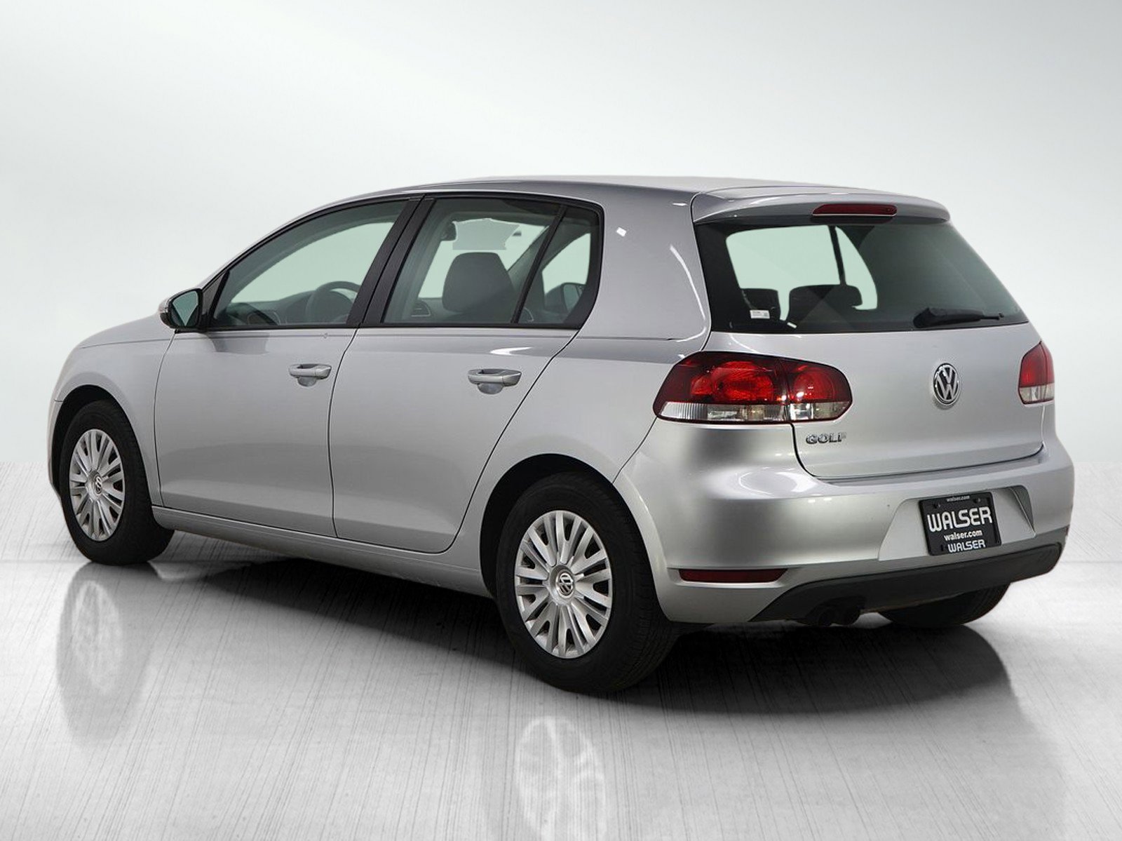 Used 2010 Volkswagen Golf 4-Door image 3