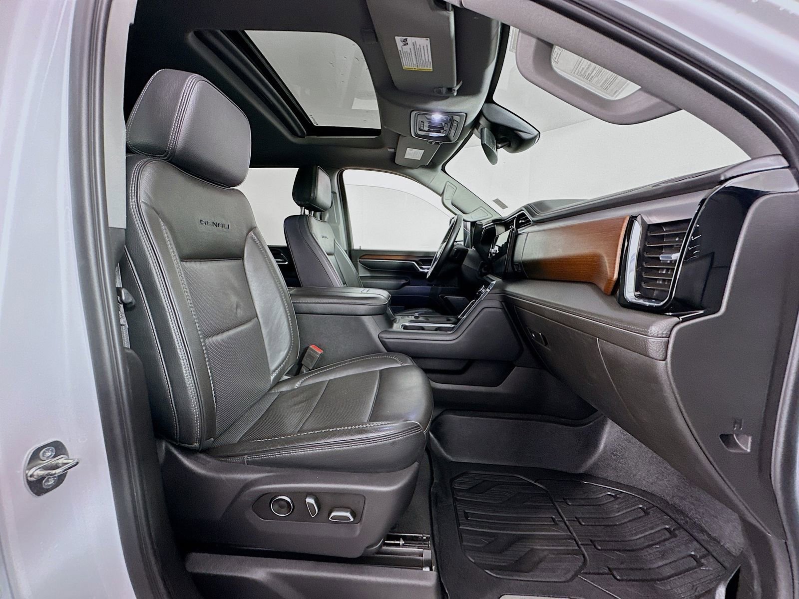 Used 2024 GMC Sierra 3500 Denali image 31