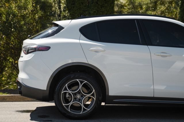 Used 2024 Alfa Romeo Stelvio Ti AWD/4WD image 10