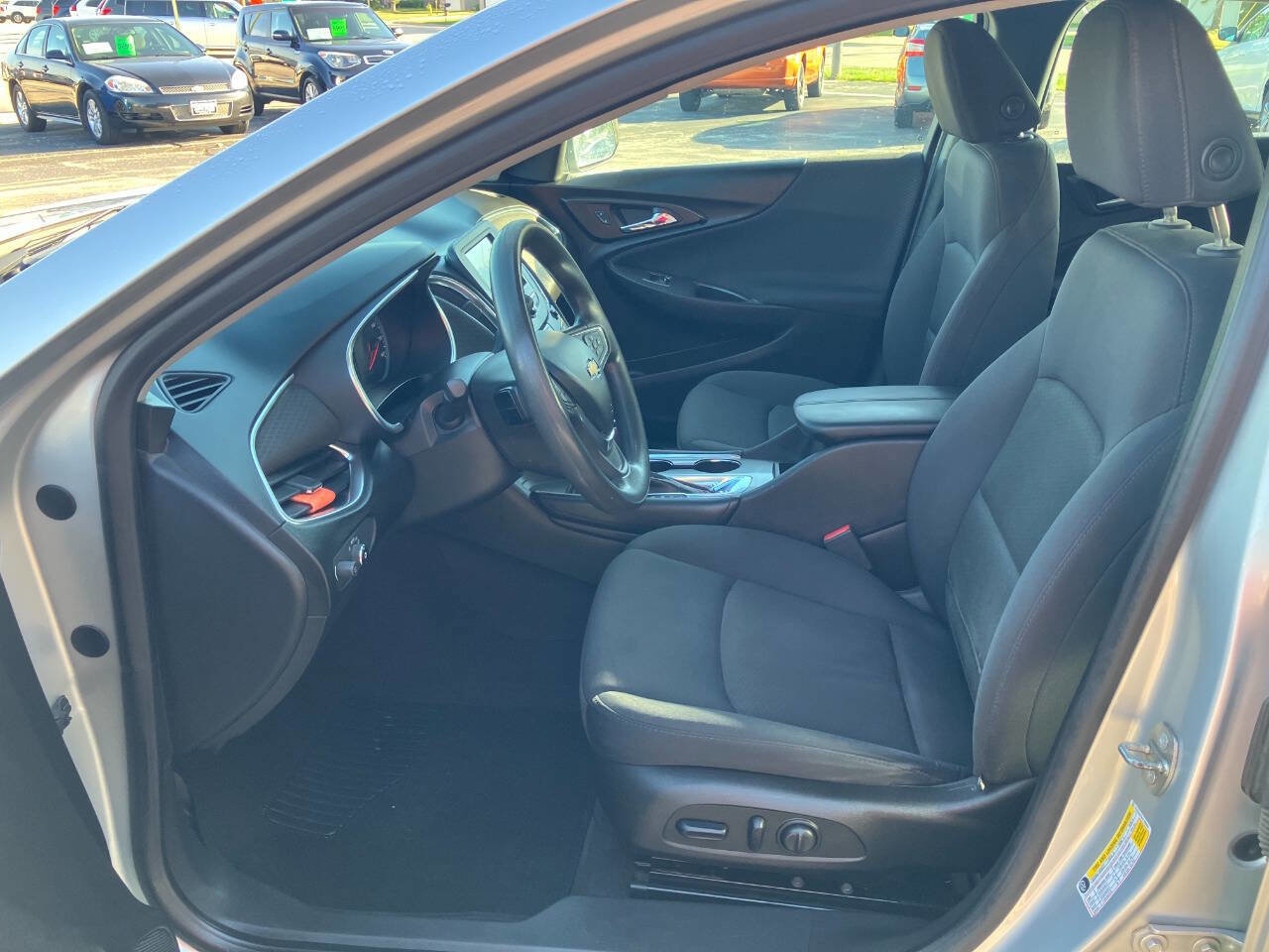 Used 2016 Chevrolet Malibu LT image 10