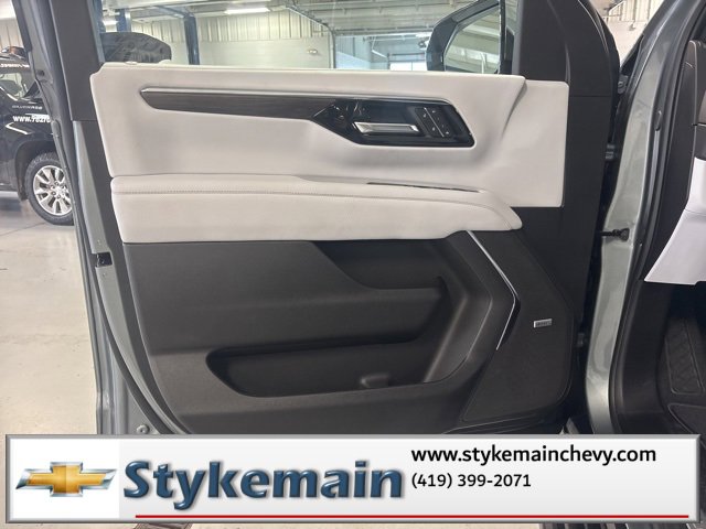 New 2026 Chevrolet Suburban Premier image 13